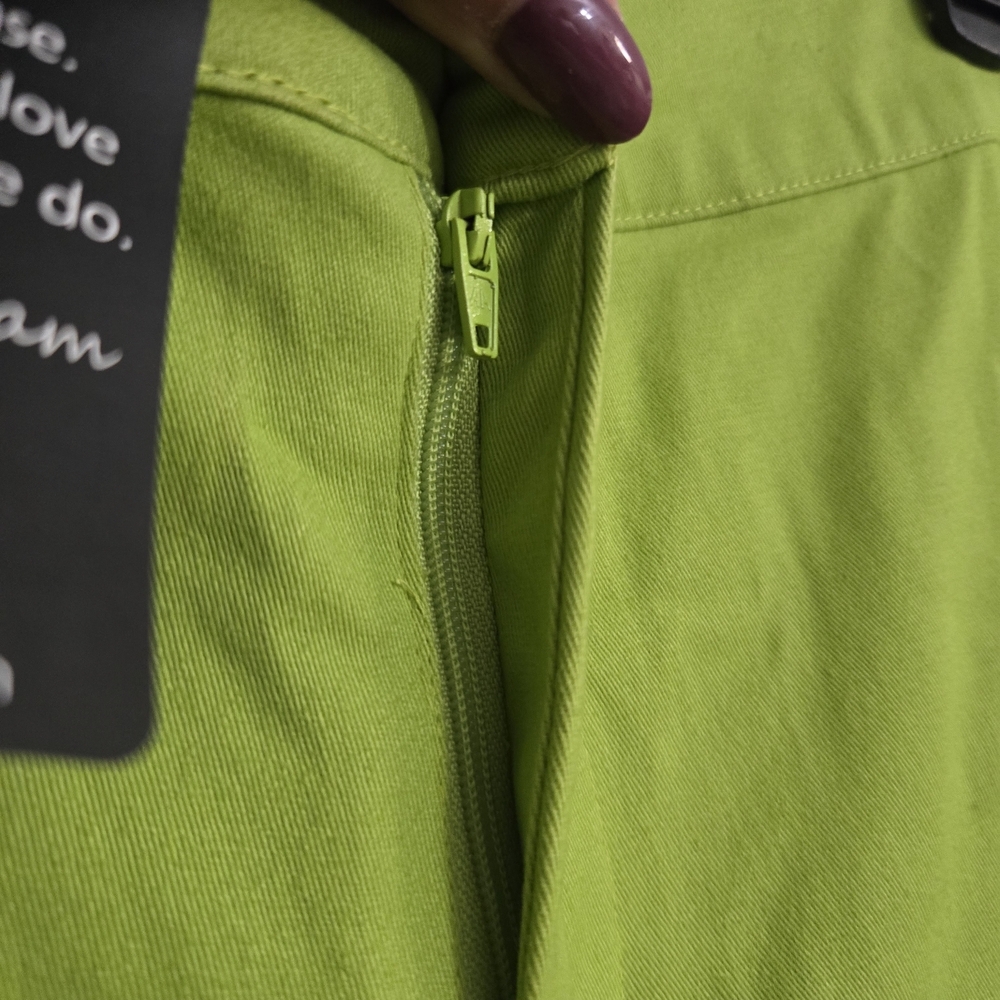 Monroe & Main Lime Green Capris - Picture 2 of 9